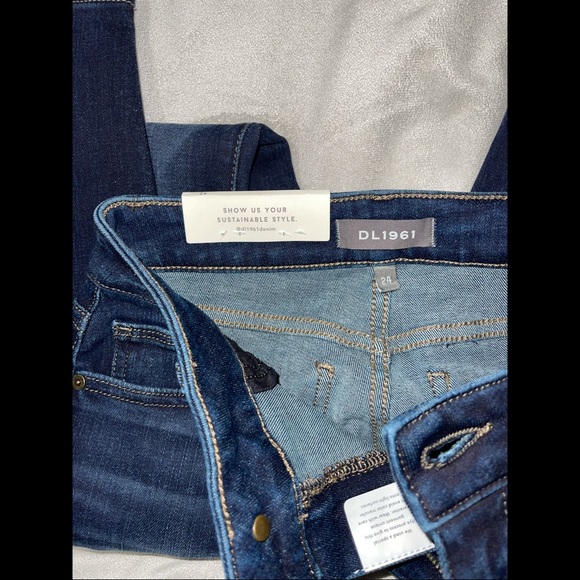 DL1961 - Picture 5 of 6